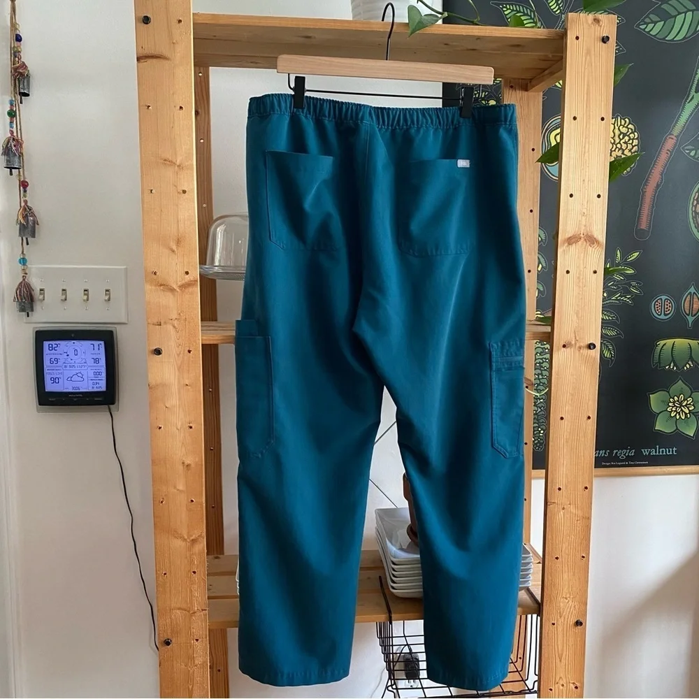 FIGS Teal Blue Cairo Cargo Scrub Pants XL Short